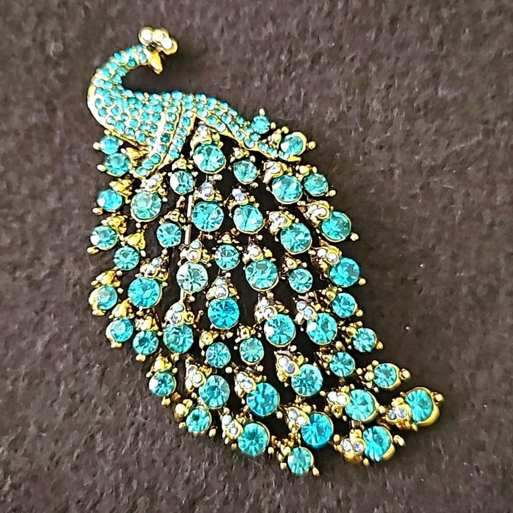 NWT Crystal and Rhinestone Peacock Pin